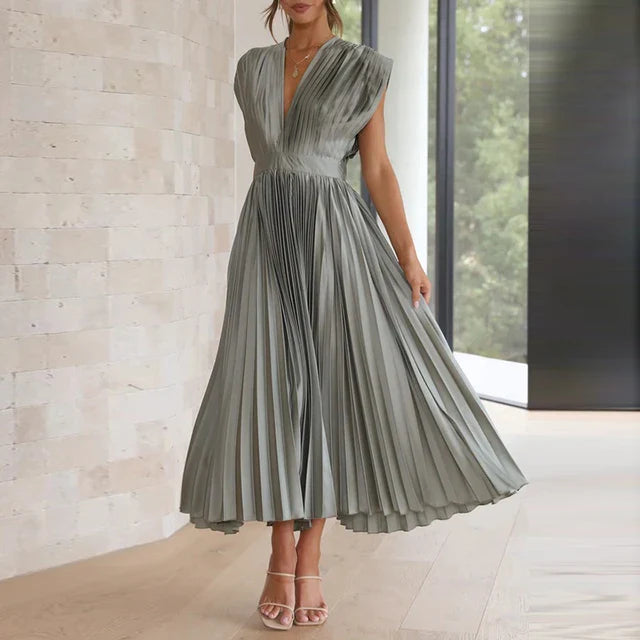 Kenleigh - Maxi dress with V-neck and pleats