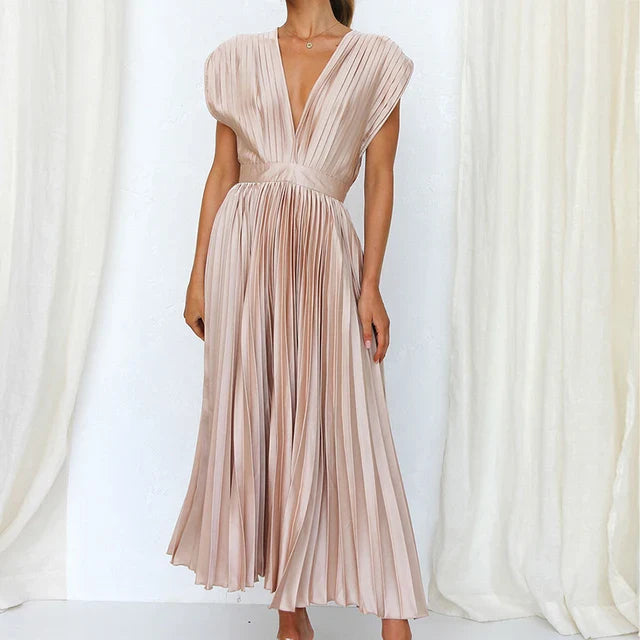 Kenleigh - Maxi dress with V-neck and pleats