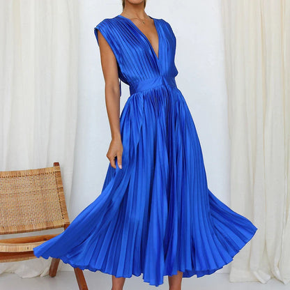 Kenleigh - Maxi dress with V-neck and pleats