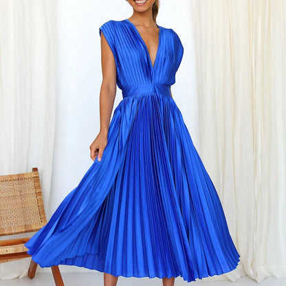 Kenleigh - Maxi dress with V-neck and pleats