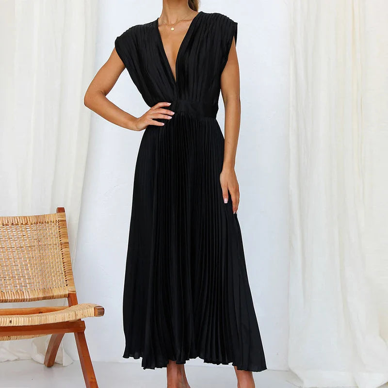 Kenleigh - Maxi dress with V-neck and pleats