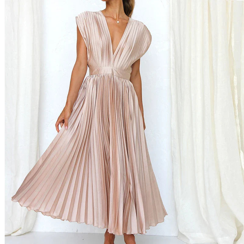 Kenleigh - Maxi dress with V-neck and pleats