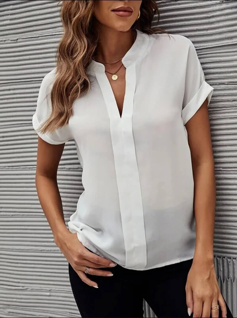 Kaelyn - Casual blouse with V-collar and short sleeves