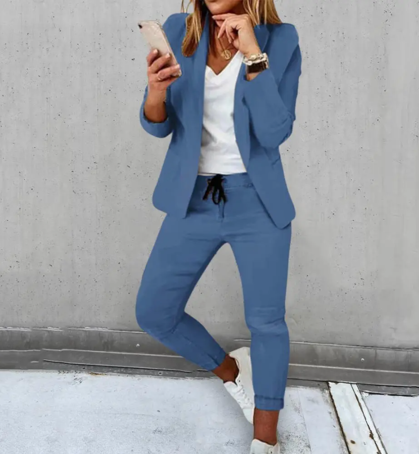 Willow - Fitted blazer and comfortable drawstring trousers